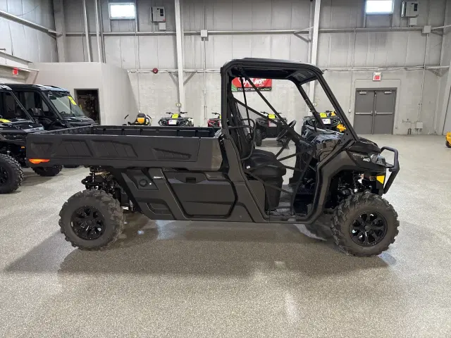 Image of Can-Am Defender PRO XT HD10 equipment image 3