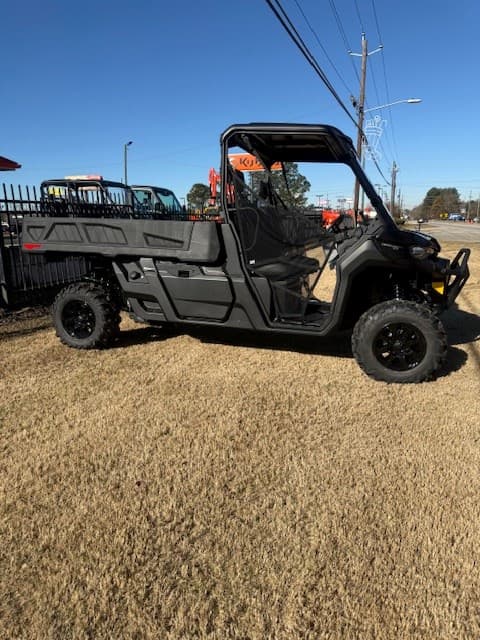 Image of Can-Am Defender PRO XT HD10 equipment image 1