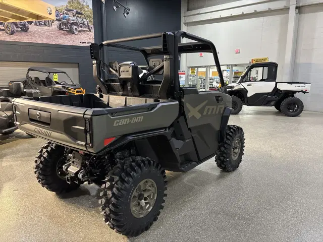 Image of Can-Am Defender HD11 XMR equipment image 2