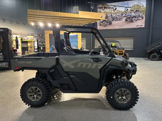 Image of Can-Am Defender HD11 XMR equipment image 1