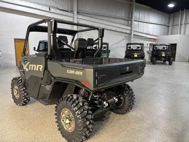 Image of Can-Am Defender HD11 XMR equipment image 4