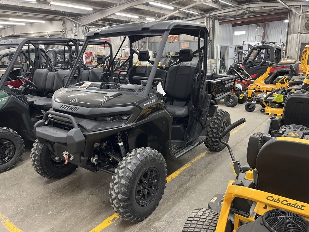 2026 Can-Am Defender XT HD11 Equipment Image0