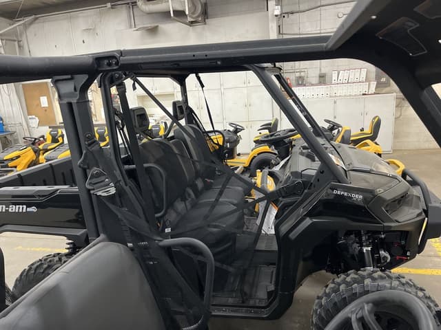 Image of Can-Am Defender XT HD11 equipment image 4