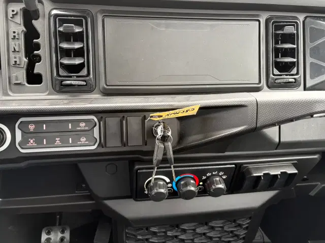 Image of Can-Am Defender XT HD11 equipment image 4