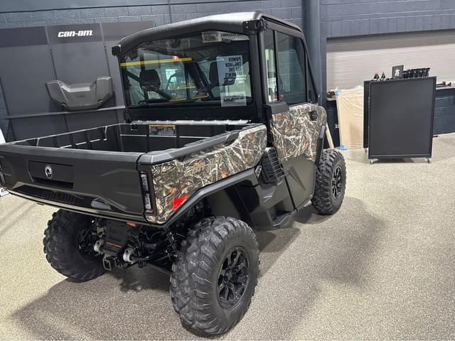 Image of Can-Am Defender XT HD11 equipment image 2