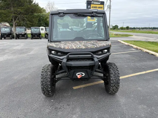 Image of Can-Am Defender XT HD11 equipment image 1