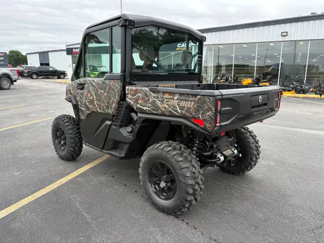 Image of Can-Am Defender XT HD11 equipment image 4