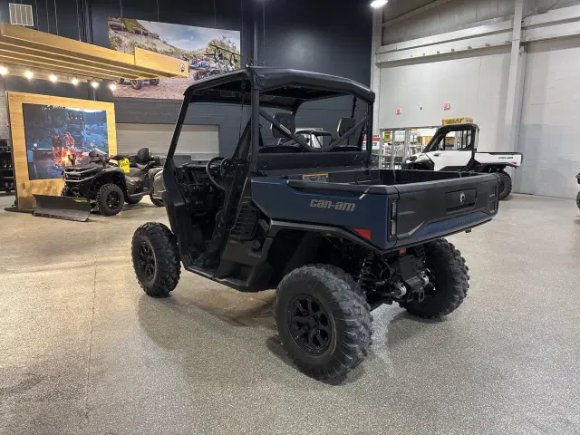 Image of Can-Am Defender XT HD11 equipment image 4