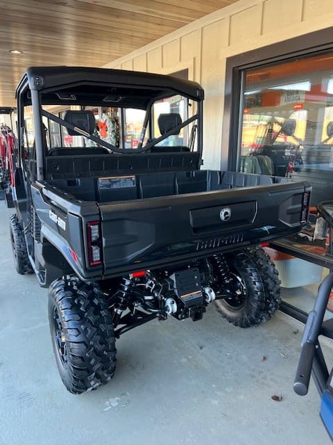 Image of Can-Am Defender XT HD11 equipment image 2