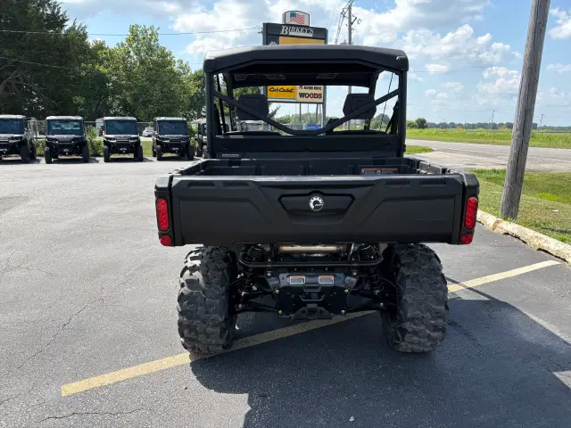 Image of Can-Am Defender XT HD7 equipment image 3