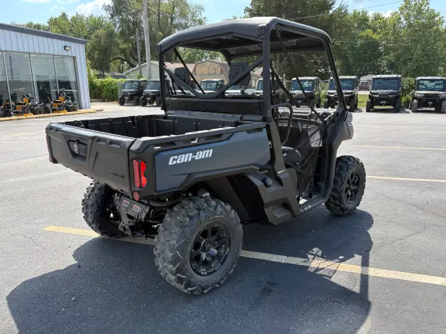 Image of Can-Am Defender XT HD7 equipment image 4
