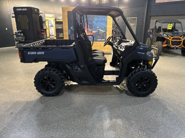 Image of Can-Am Defender XT HD9 equipment image 1