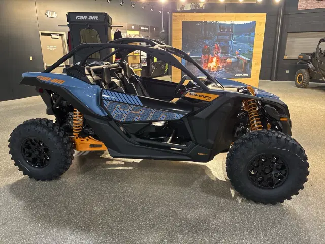 Image of Can-Am Maverick X3 DS Turbo RR equipment image 1