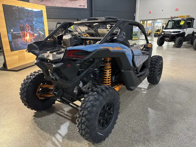 Image of Can-Am Maverick X3 DS Turbo RR equipment image 2