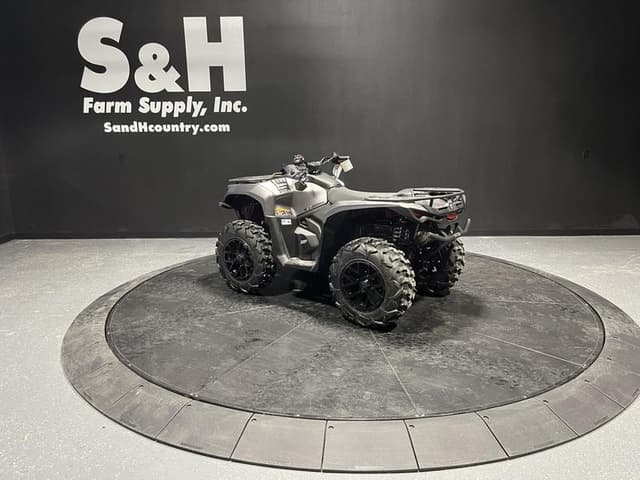 Image of Can-Am Outlander 700 equipment image 4