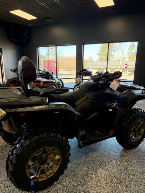 Image of Can-Am Outlander 1000 equipment image 3