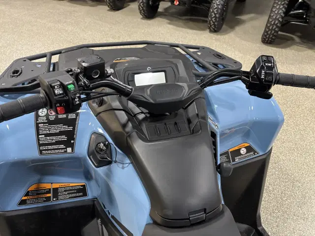 Image of Can-Am Outlander XT 700 equipment image 2
