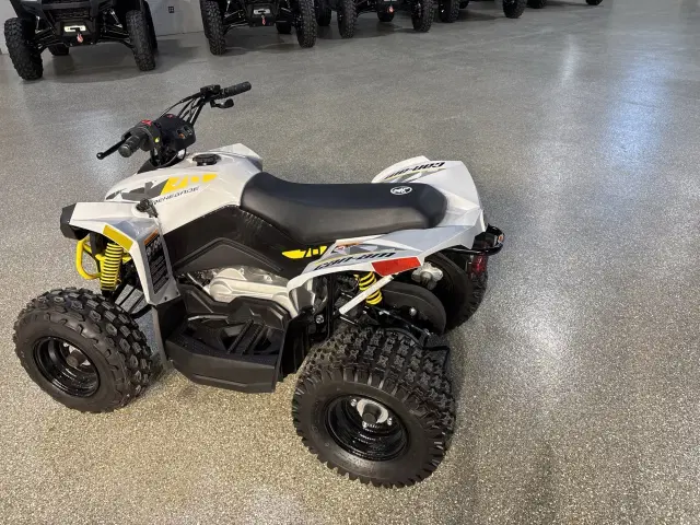 Image of Can-Am Renegade 70 EFI equipment image 4