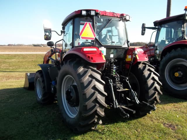 Image of Case IH Farmall 100C equipment image 3