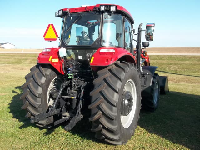 Image of Case IH Farmall 100C equipment image 4