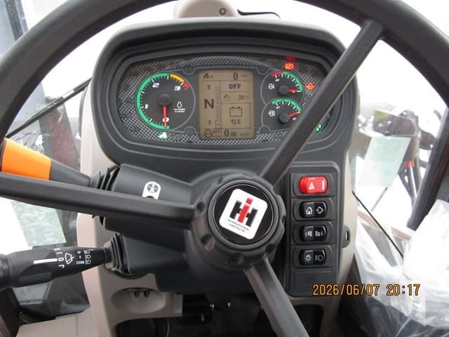Image of Case IH Farmall 120 Super M equipment image 4