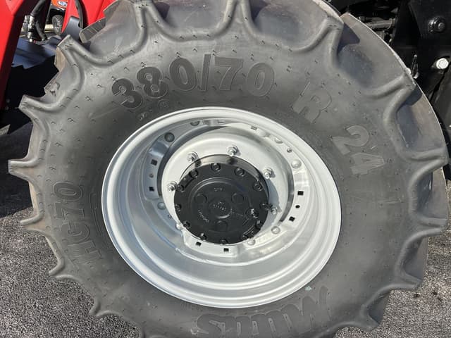 Image of Case IH Farmall 120C equipment image 4
