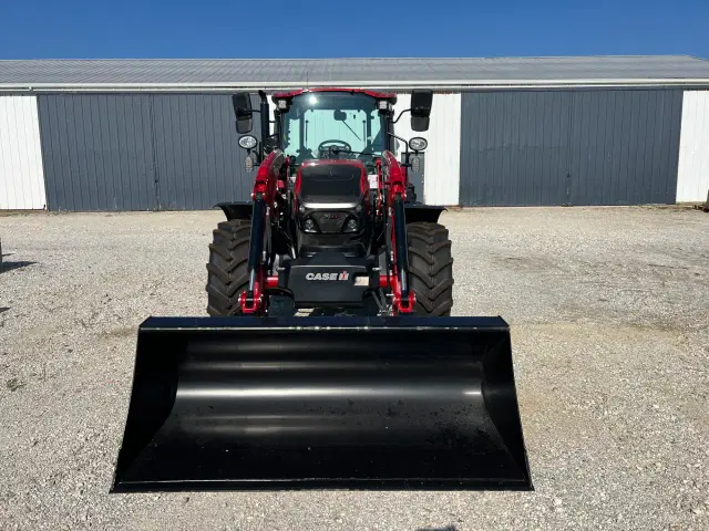 Image of Case IH Farmall 120C equipment image 1