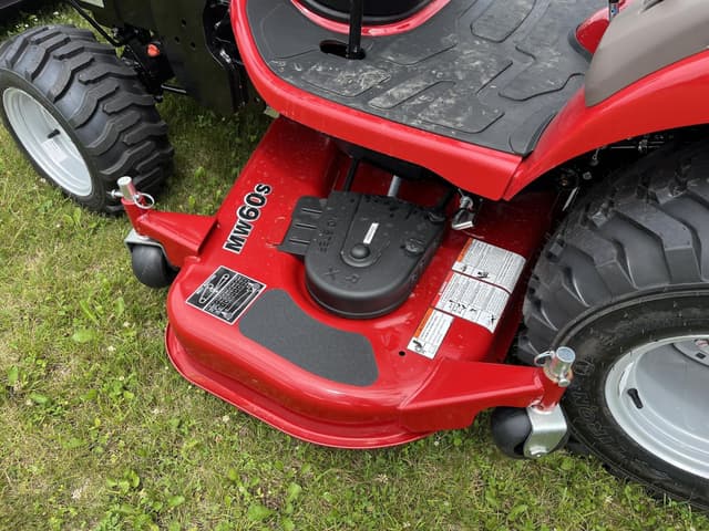 Image of Case IH Farmall 25SC equipment image 2