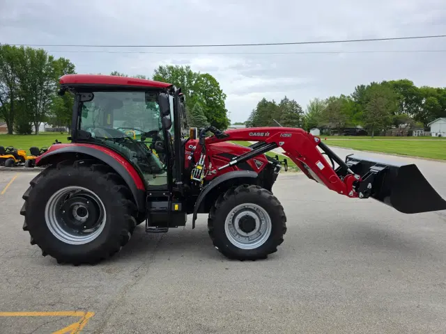 Image of Case IH Farmall 120A equipment image 3