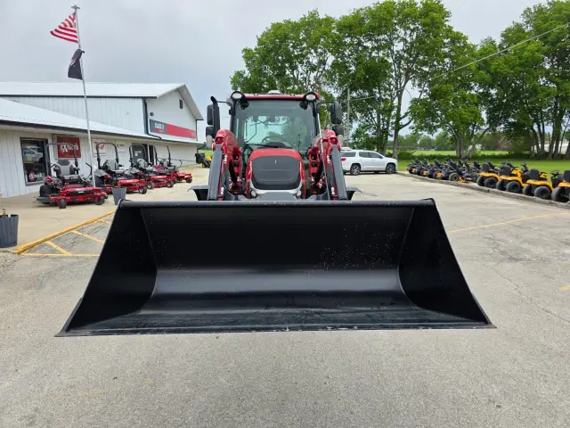 Image of Case IH Farmall 120A equipment image 1