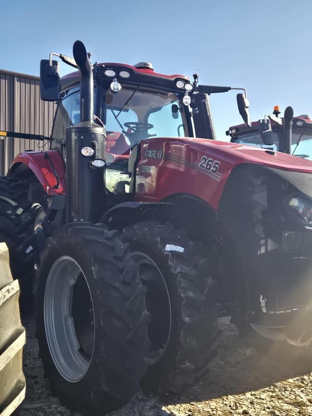 Image of Case IH Magnum 265 equipment image 1
