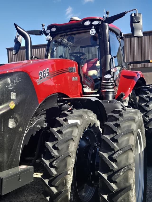 Image of Case IH Magnum 265 equipment image 2