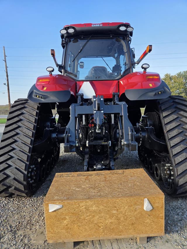 Image of Case IH Magnum 405 Rowtrac equipment image 3