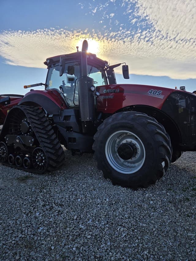 Image of Case IH Magnum 405 Rowtrac equipment image 1