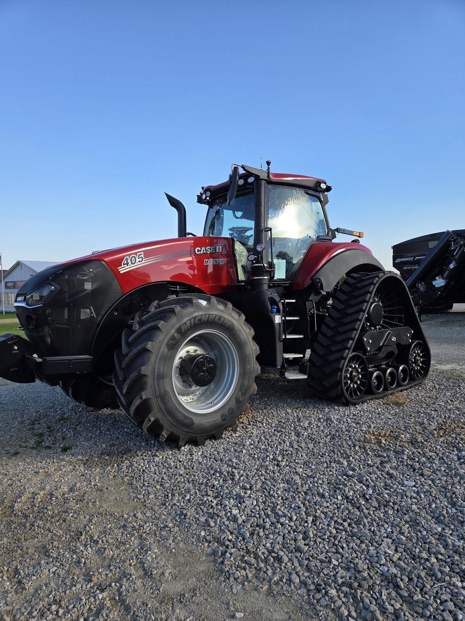 2026 Case IH Magnum 405 Rowtrac Equipment Image0
