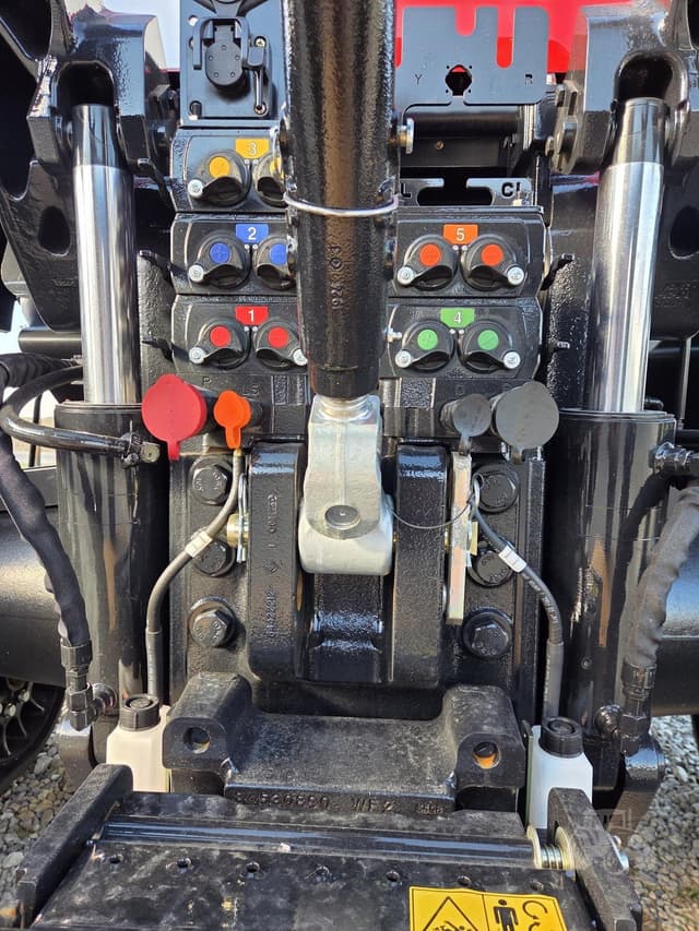 Image of Case IH Magnum 405 Rowtrac equipment image 4