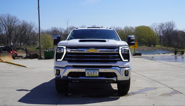 Image of Chevrolet 2500HD equipment image 2