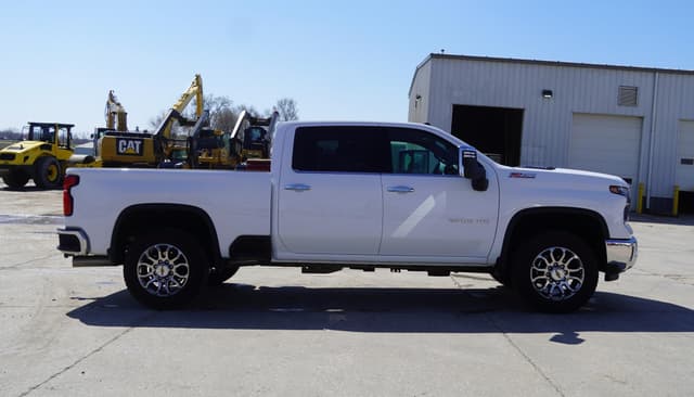 Image of Chevrolet 2500HD equipment image 4