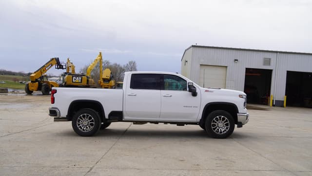 Image of Chevrolet 2500HD equipment image 4