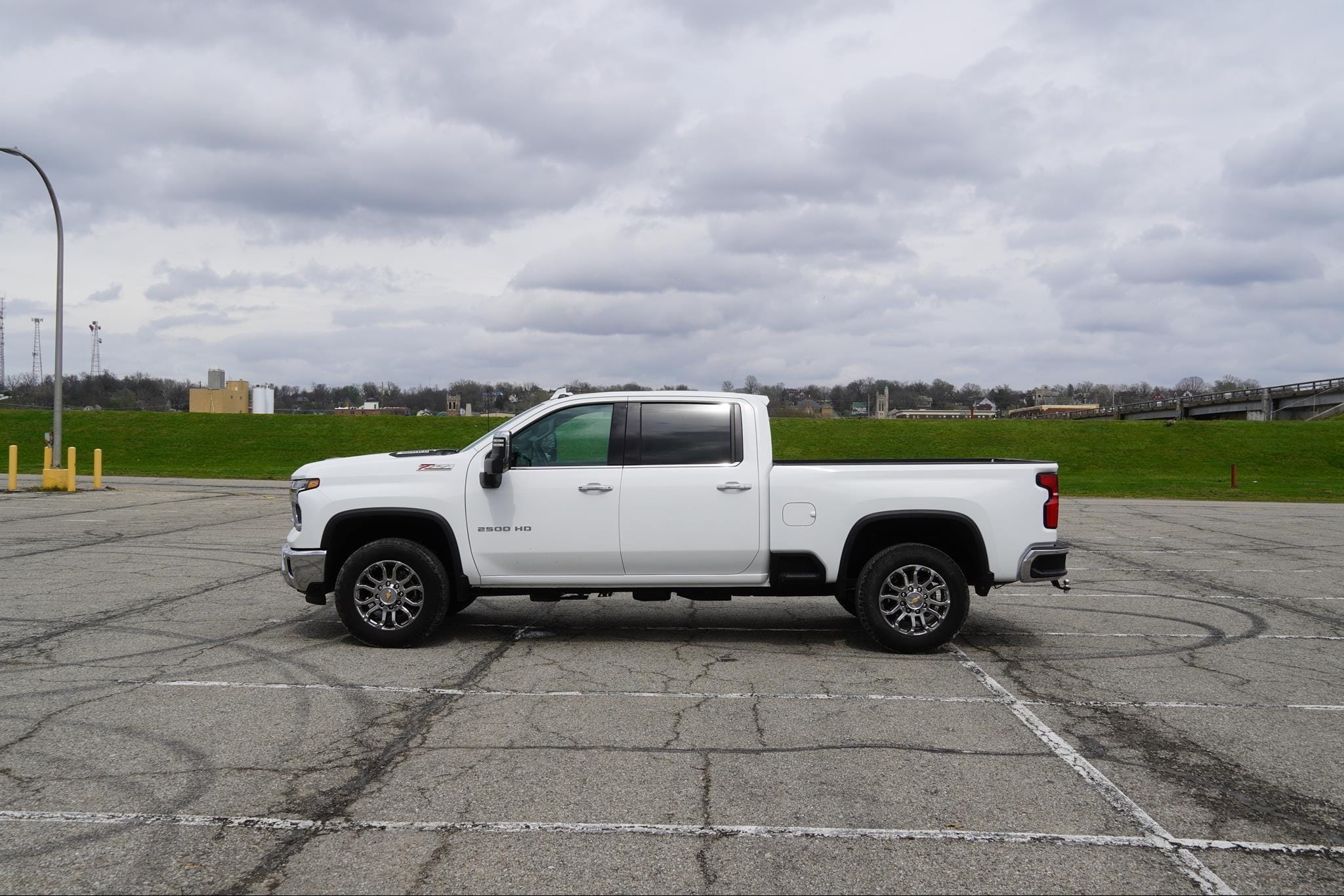 2026 Chevrolet 2500HD Equipment Image0