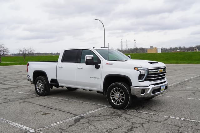 Image of Chevrolet 2500HD equipment image 2