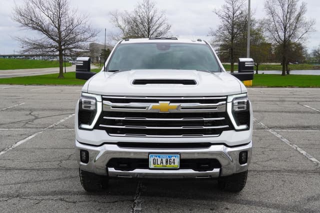 Image of Chevrolet 2500HD equipment image 1