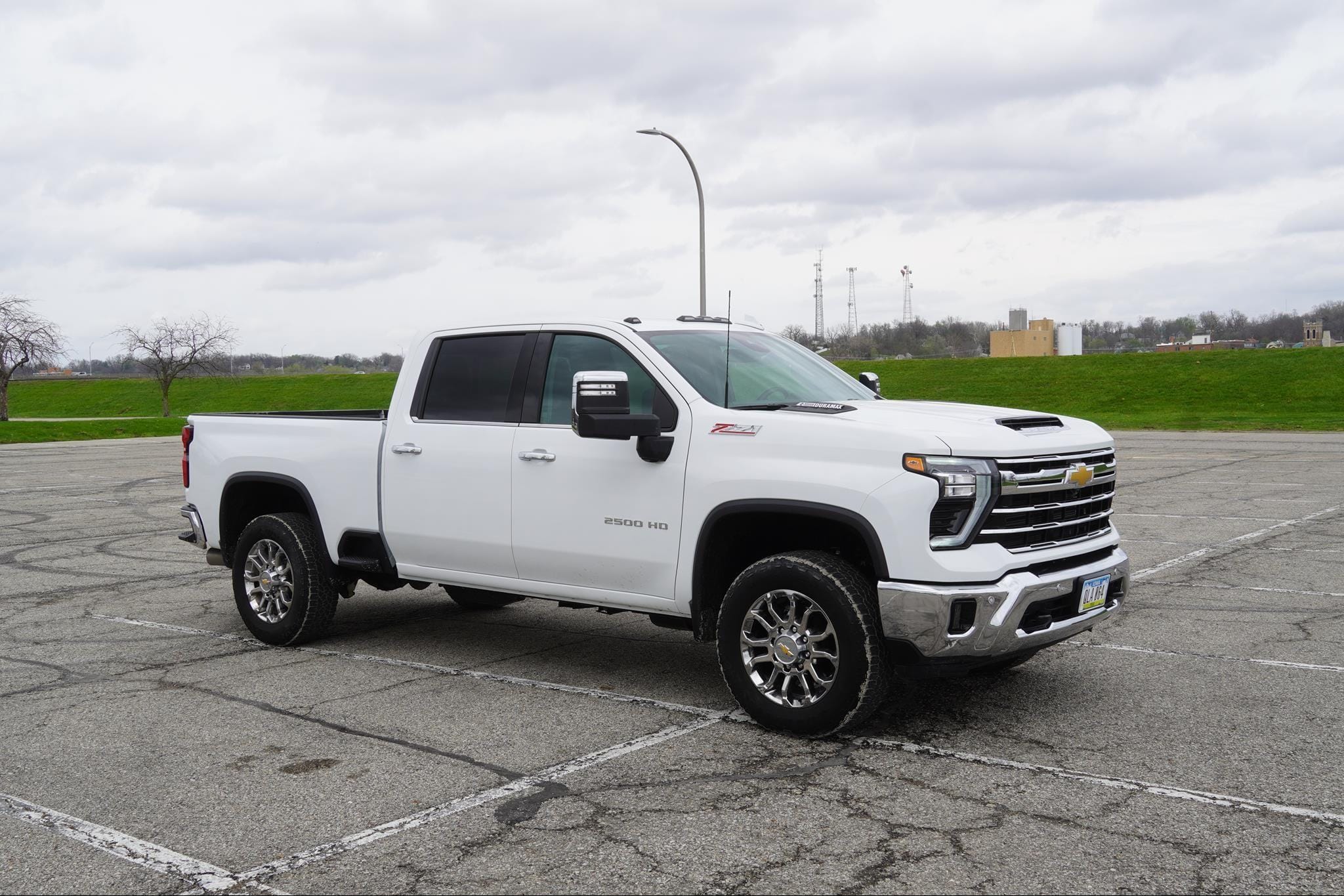 2026 Chevrolet 2500HD Equipment Image0