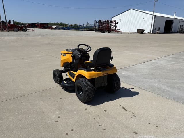 Image of Cub Cadet XT1 LT42 equipment image 4