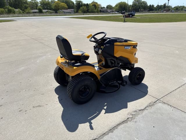 Image of Cub Cadet XT1 LT42 equipment image 2
