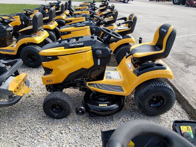 Image of Cub Cadet XT1 LT42 equipment image 3