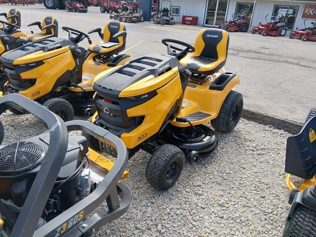 Image of Cub Cadet XT1 LT42 equipment image 2