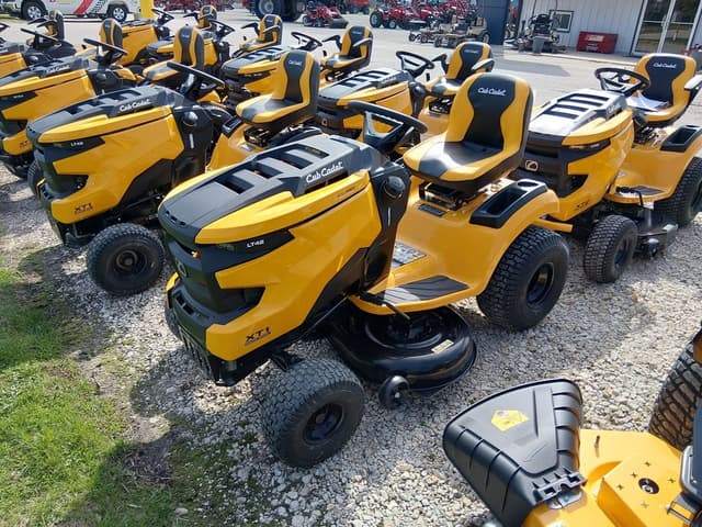 Image of Cub Cadet XT1 LT42 equipment image 1