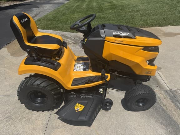 Image of Cub Cadet XT1 LT42 equipment image 1