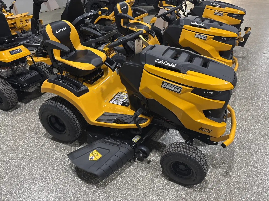Image of Cub Cadet XT2 LX42 Primary Image
